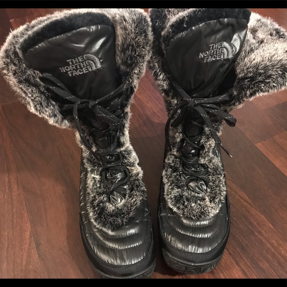 The North Face nylon and faux fur lace up boots. Size 9.